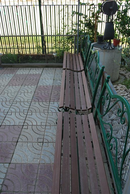 Velipojë H And H Guesthouse מראה חיצוני תמונה